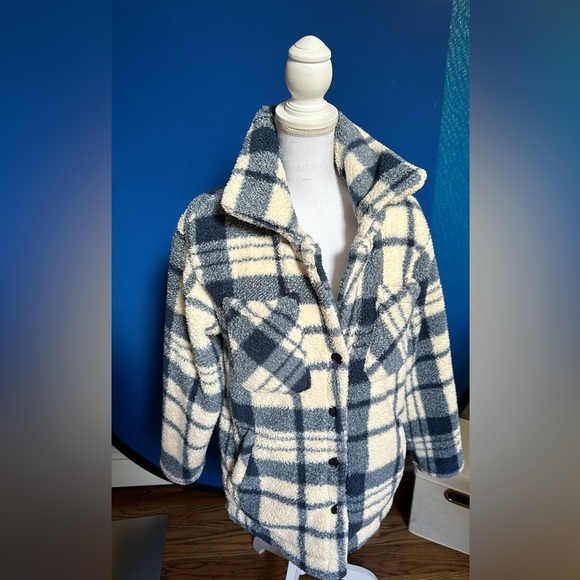 Stateside Double Faced Sherpa Jacket in Navy/Cream Plaid size small - Picture 6 of 11